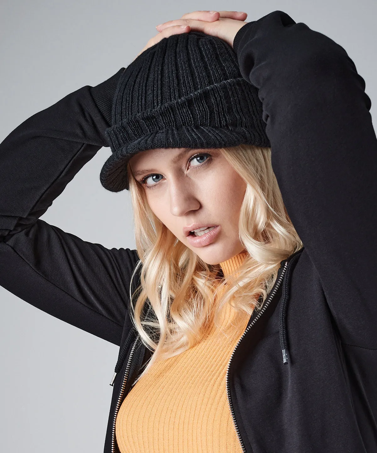 Peaked beanie | Black